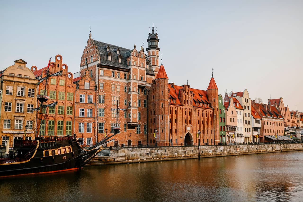 Zabytkowe kamienice nad Motławą