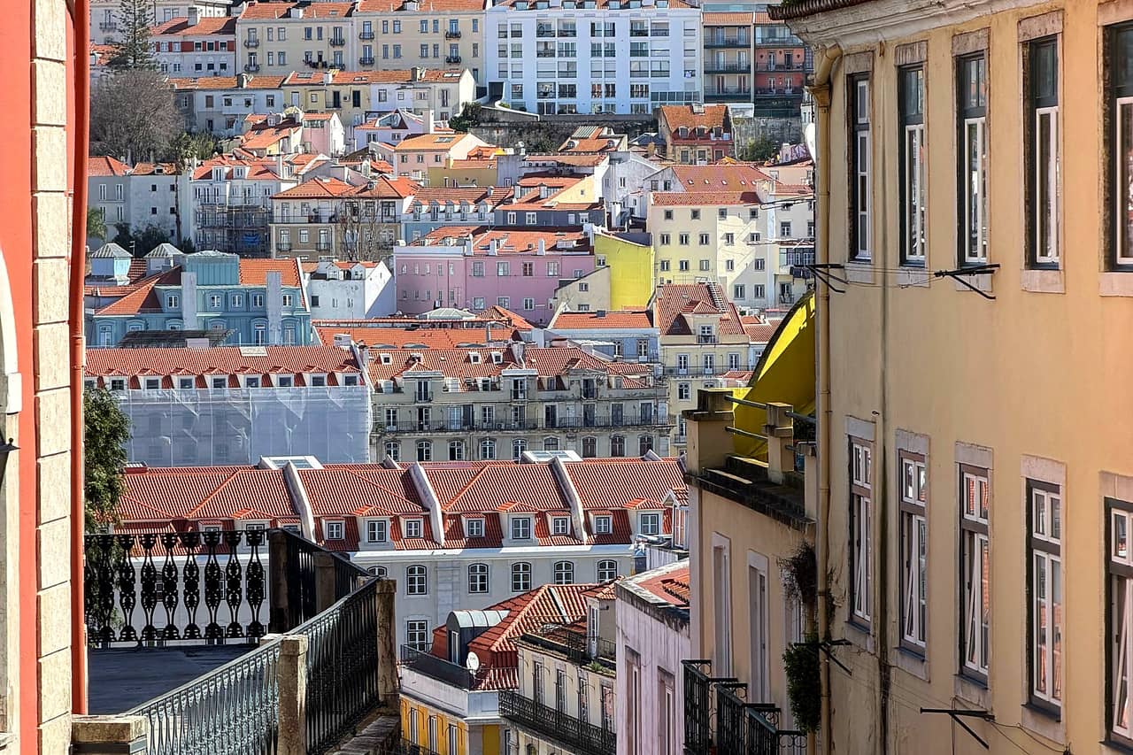 Widok na zamek św. Jerzego (Castelo de São Jorge)