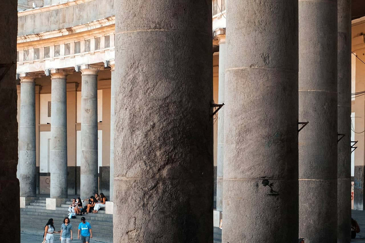 Kolumnada na Piazza del Plebiscito